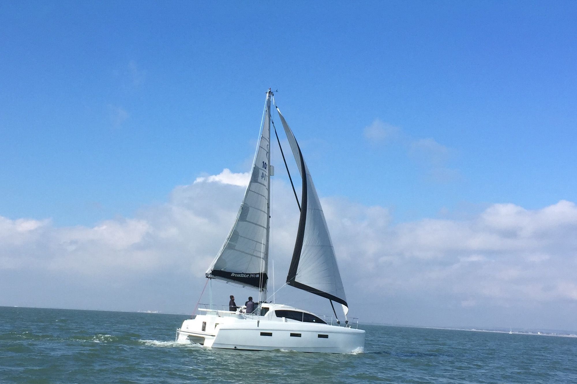 catamaran broadblue 346